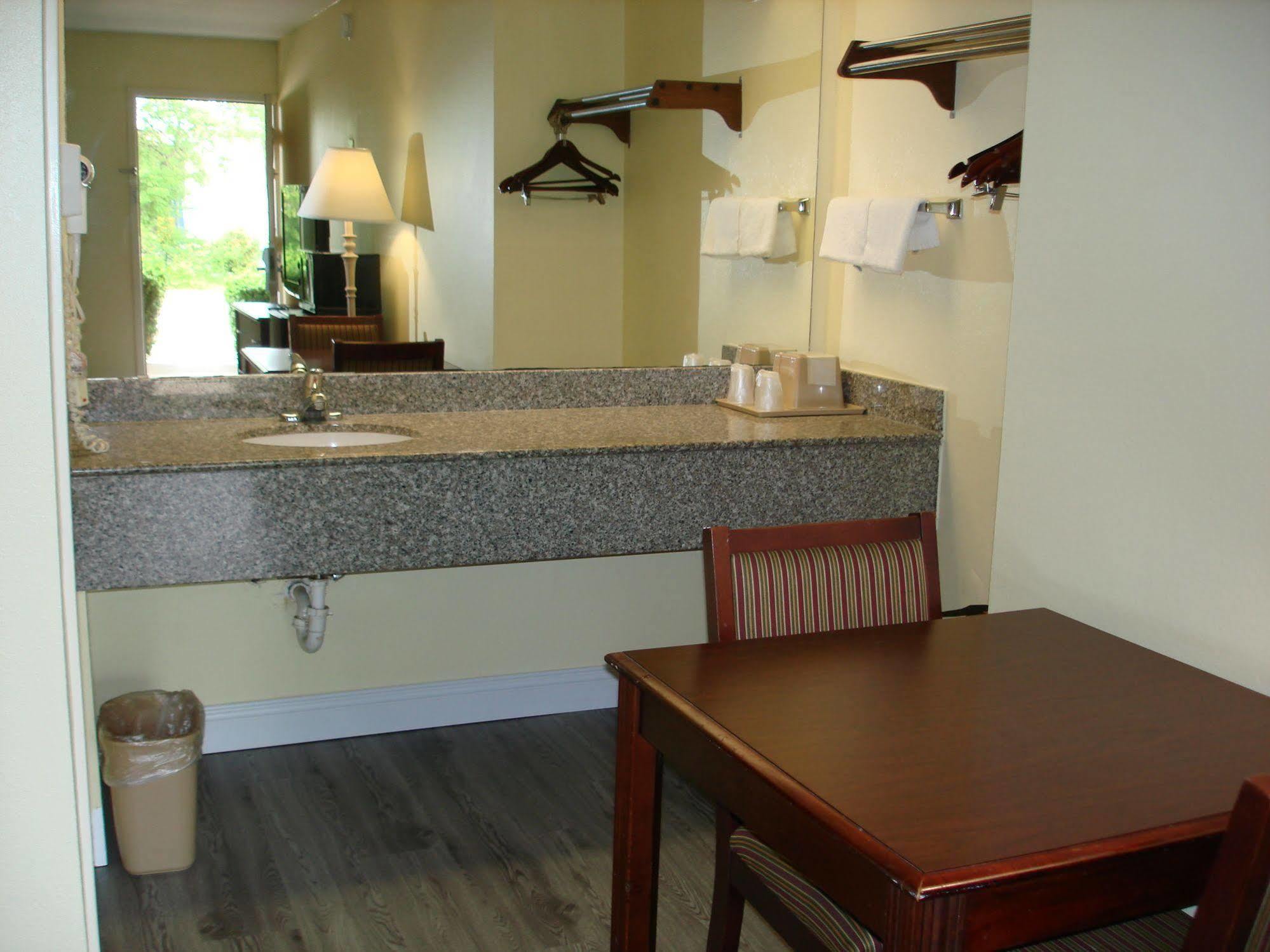 Econo Lodge Texarkana I-30 Екстер'єр фото